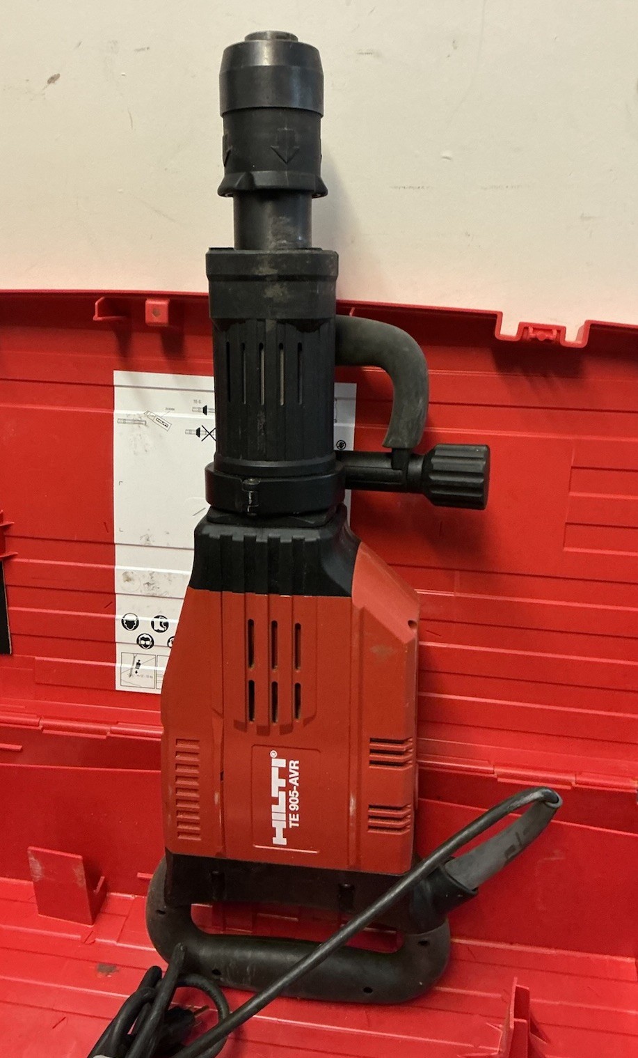 HILTI TE 905-AVR Demolition Hammer/Concrete Breaker w/ Case