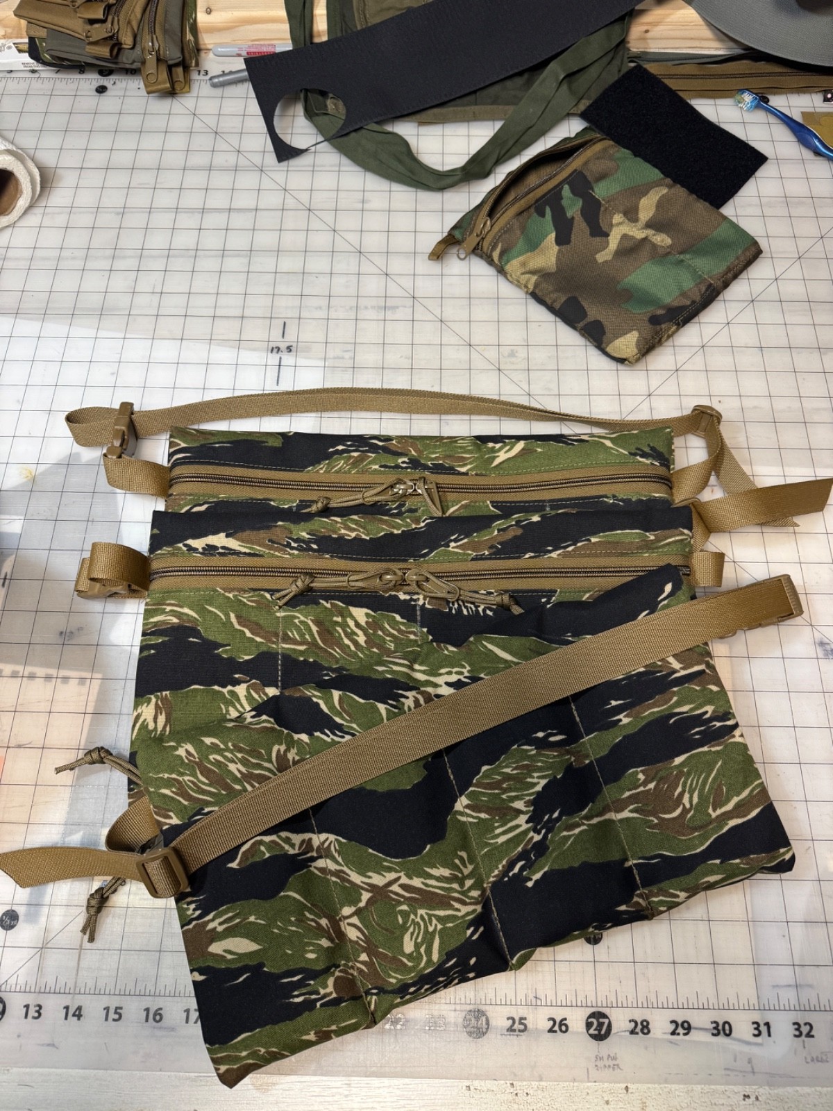 Eight Ball M8 4 Mag bandolier for colt/magpul mags Vietnam Tiger Stripe Camo.