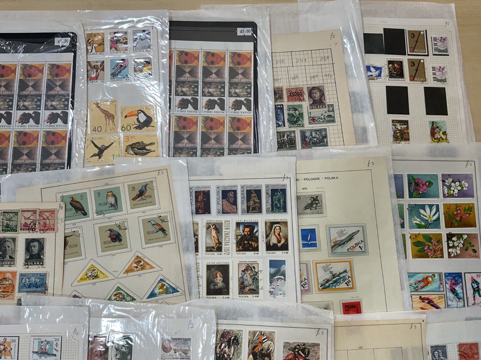 Poland stamps. Ex dealer leaves. Mint/Used. Vintage to modern 1.8kg G118