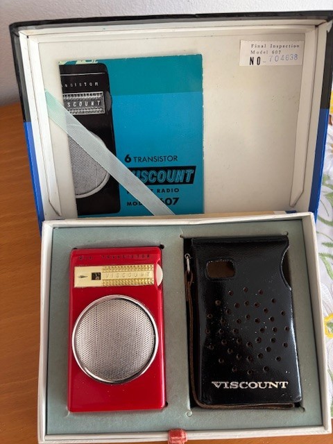 VINTAGE OLD 6 TRANSISTOR RADIO, VISCOUNT MODEL 607, A REAL GEM!!