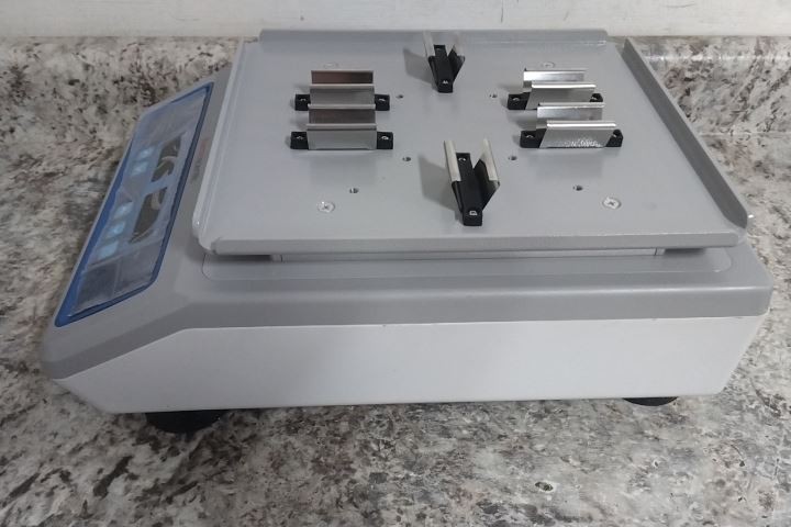 Thermo Scientific 88882006 100 to 240VAC Microplate Shaker (International Plug)