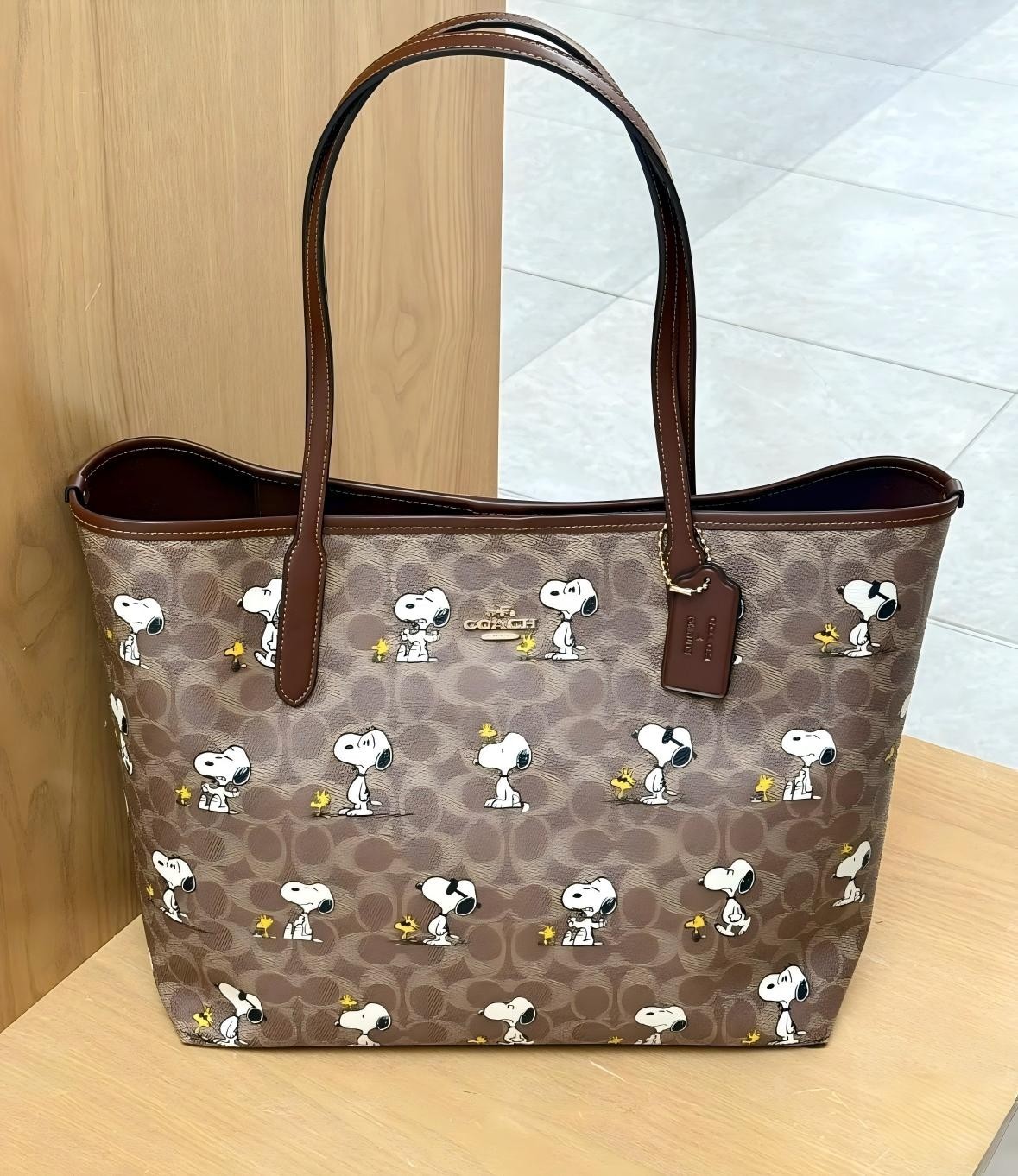 New COACH x PEANUTS CBJ89 City Tote Bag Signature Coated Canvas Snoopy OutletNEW