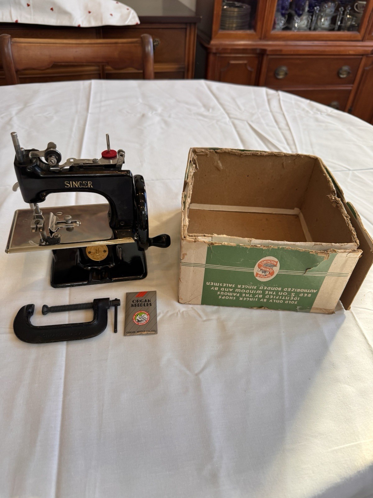 Singer Sewhandy Model 20 Child’s Sewing Machine with clamp & orig box