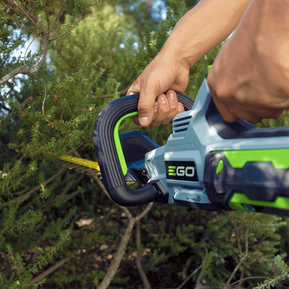 EGO HT2411 24" New Brushless Hedge Trimmer Kit (210W Charger, 2.5Ah Battery)
