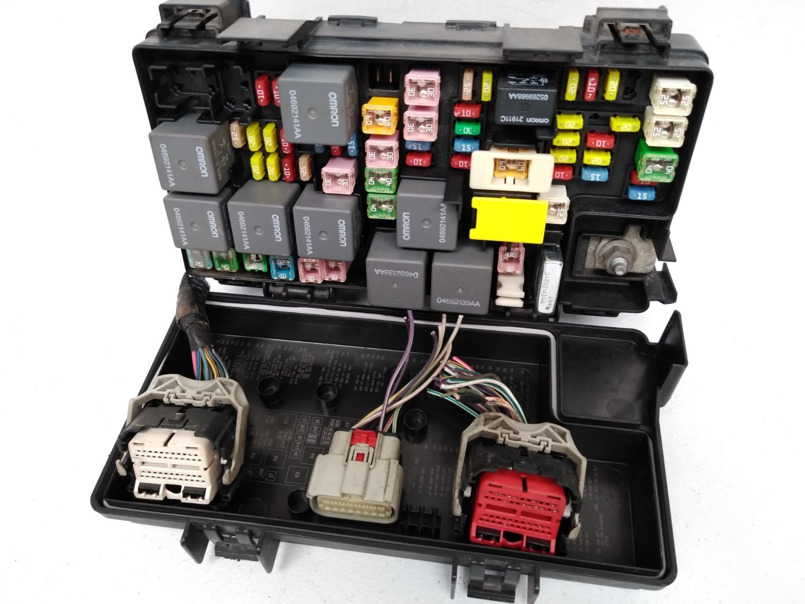 04692304AE Jeep 2009 2010 Liberty Fuse Box Dodge Nitro Front Relay Engine OEM J8