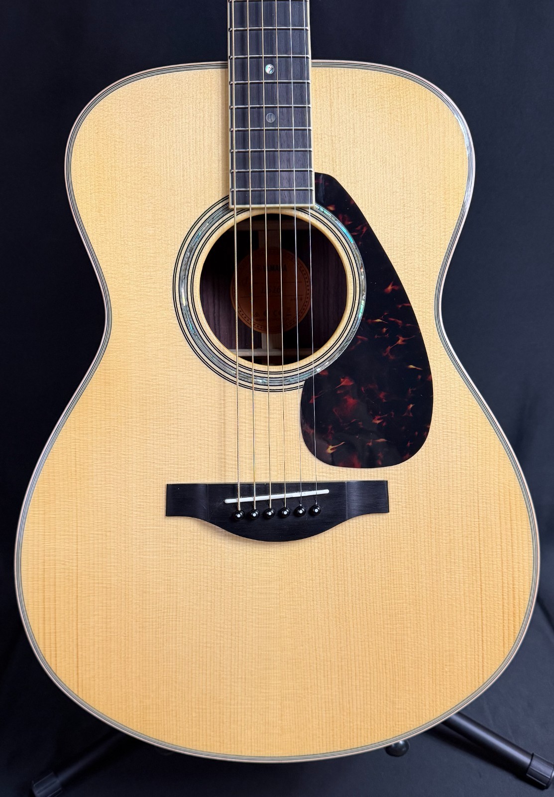 Yamaha LS16 ARE Grand Concert Acoustic-Electric Guitar Gloss Natural w Soft Case