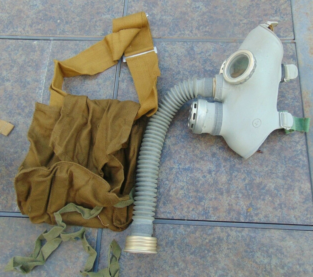 Russian Child's Cold WarGas Mask w/sack, new old stock, sizes 1-4, free shipping