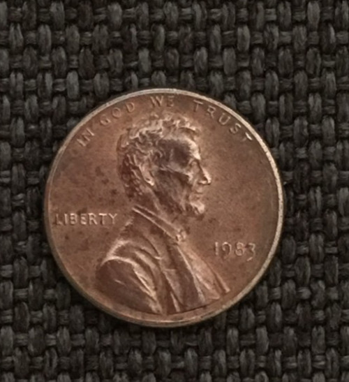 1983 P Lincoln penny, 2.52 gr, actual coin in picture, free shipping.