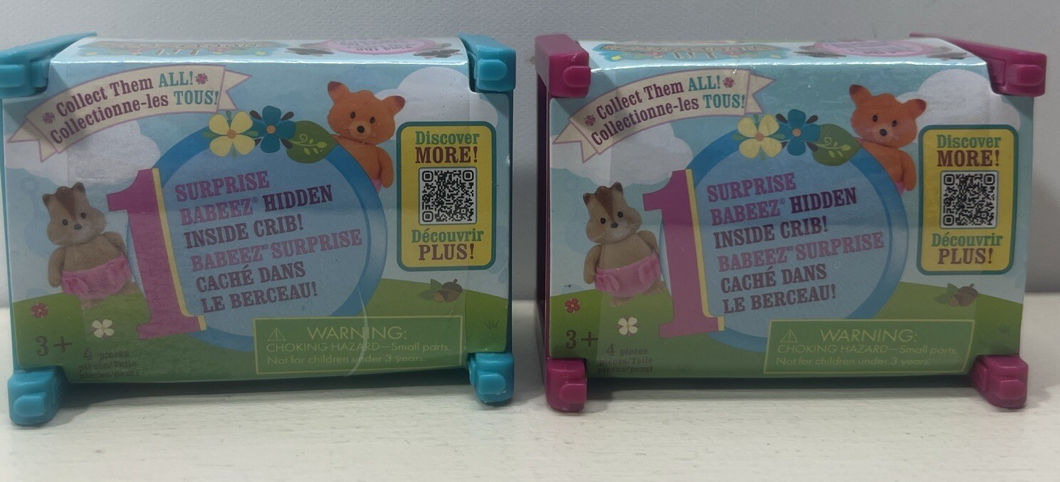 Li'l Woodzeez Babeez Surprise Crib 1 Baby Character  Crib Bottle & Bib Lot 2