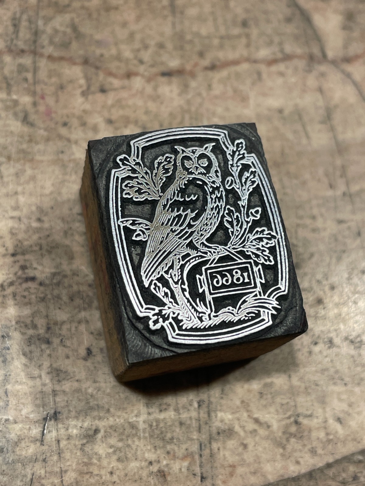 Printing Letterpress Printers Block Owl And Seal / Crest 1866 (1540)