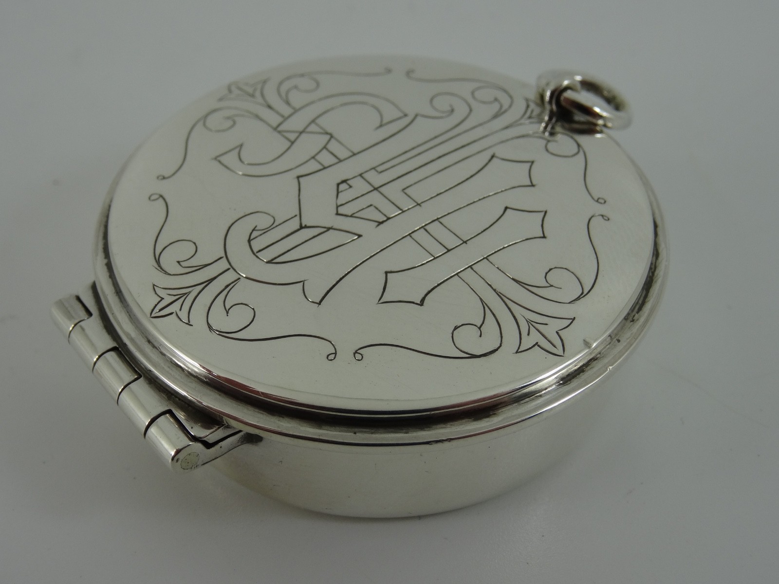 LOVELY EDWARDIAN SOLID STERLING SILVER COMMUNION WAFER BREAD PYX BOX LONDON 1906