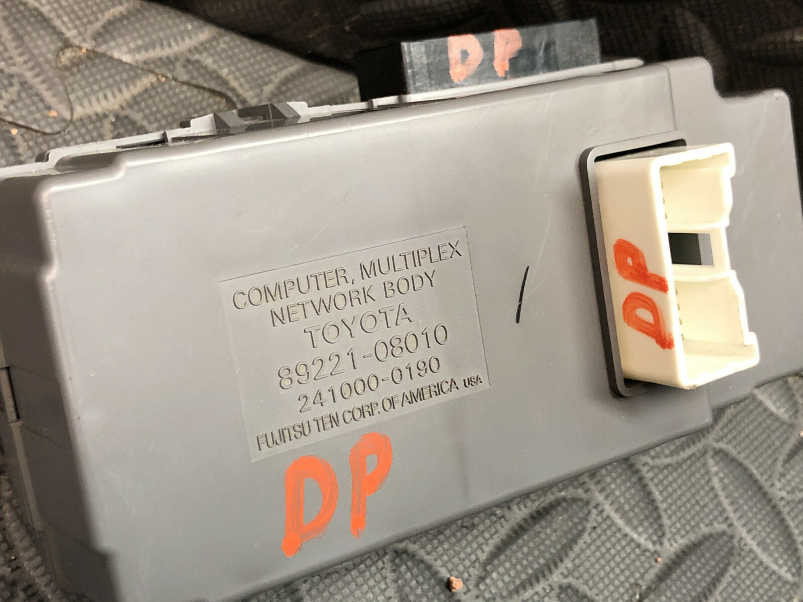 01-03 Toyota Sienna Multiplex Relay Integration Body Control Module 89221-08010