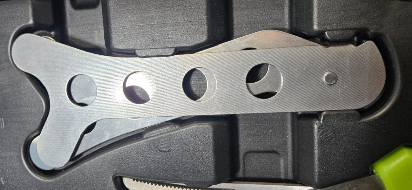 Mossy Oak Hunting Field Dressing Kit - 8 Steel Tools with Storage Case