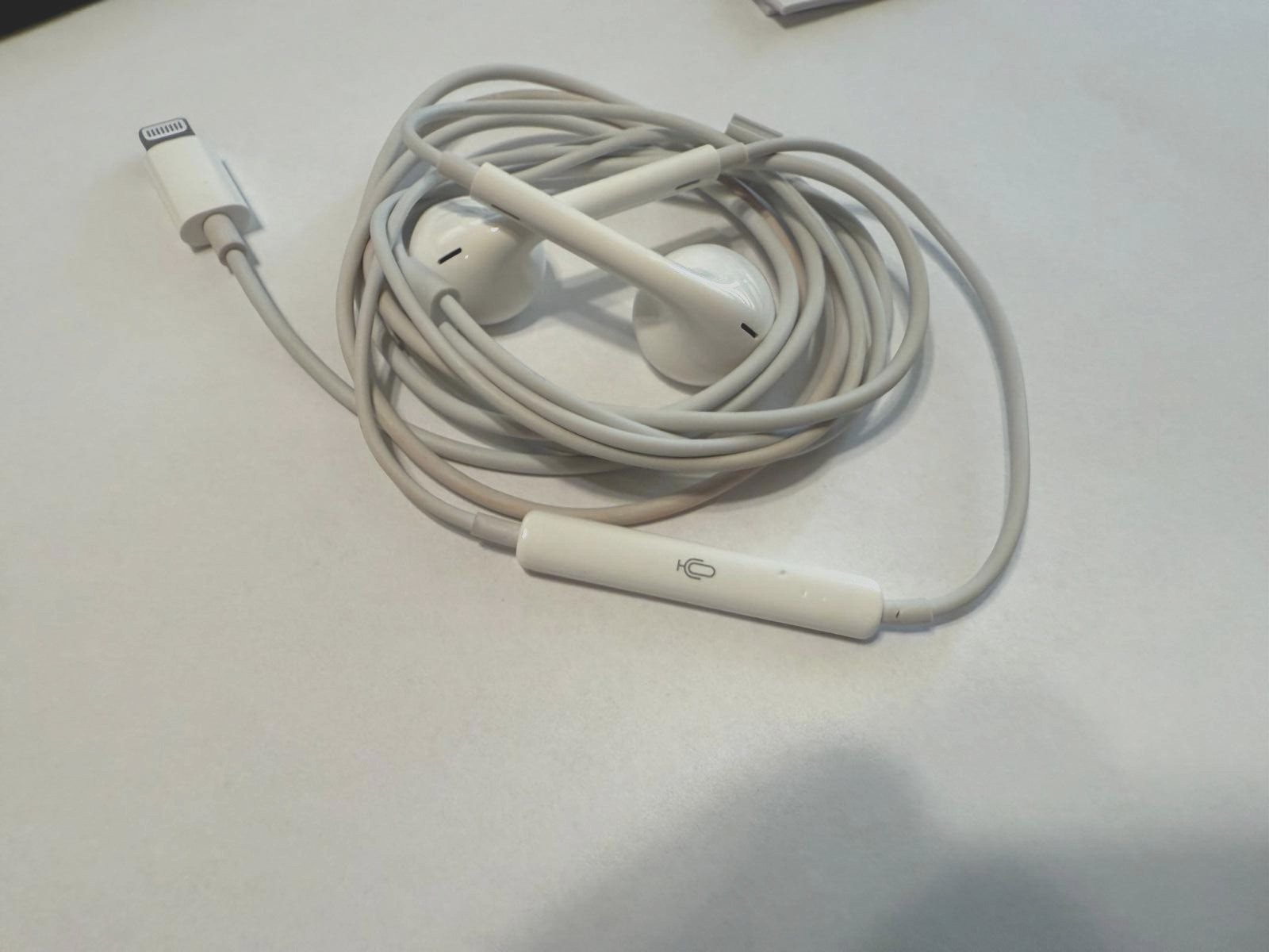 Apple EarPods Lightning Connector In Ear Canal A1748 MWTY3AM/A - 100% FUNCTIONAL