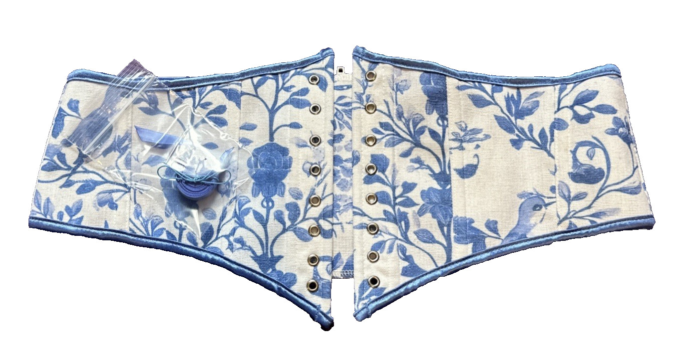 Scarlet Darkness Belt Corset ribbon tie Size 14 Renaissance Cosplay tapestry