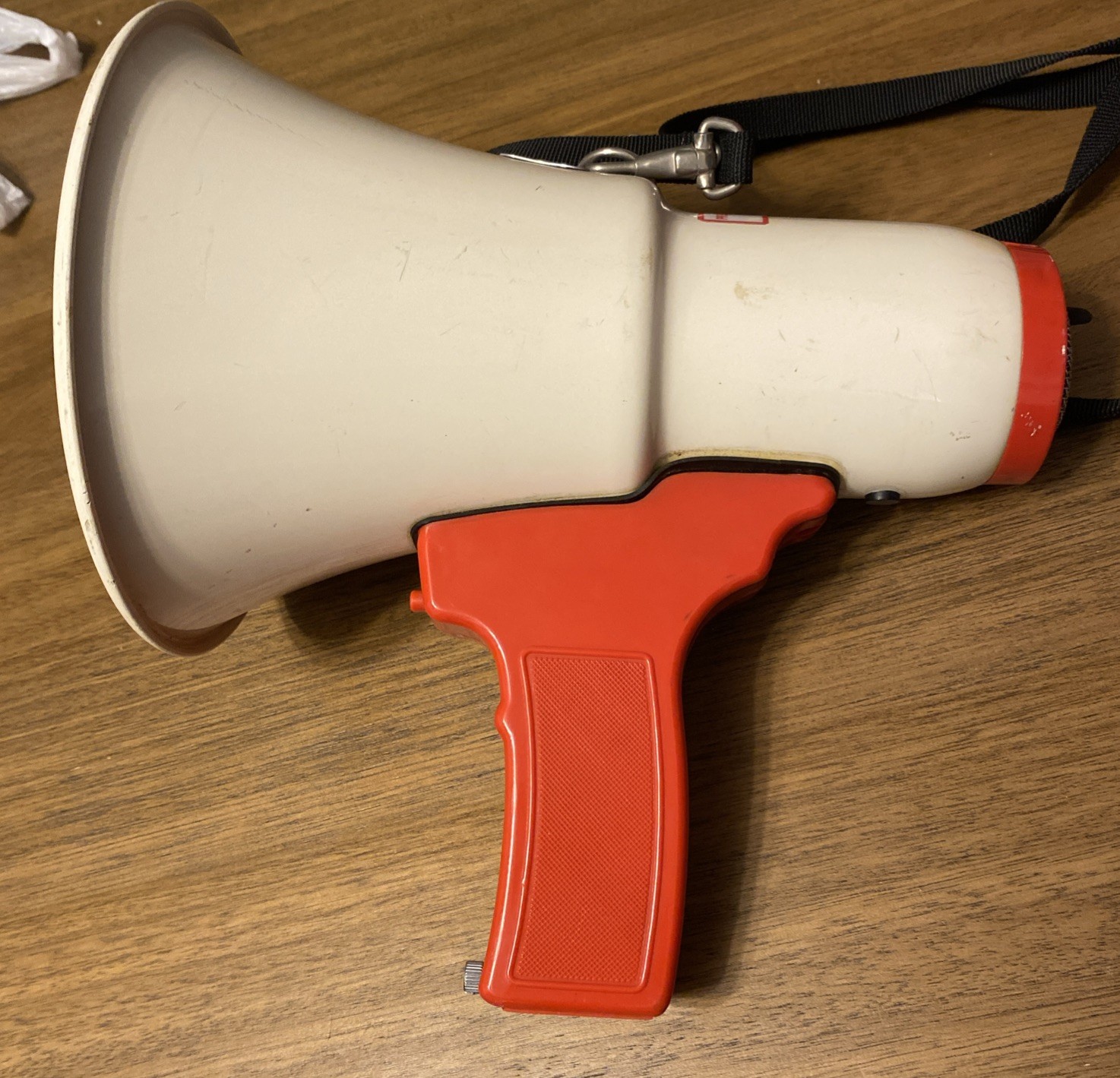 FEDERAL SIGNAL VOICE GUN MEGAPHONE BULLHORN A12S VINTAGE HEAVY DUTY