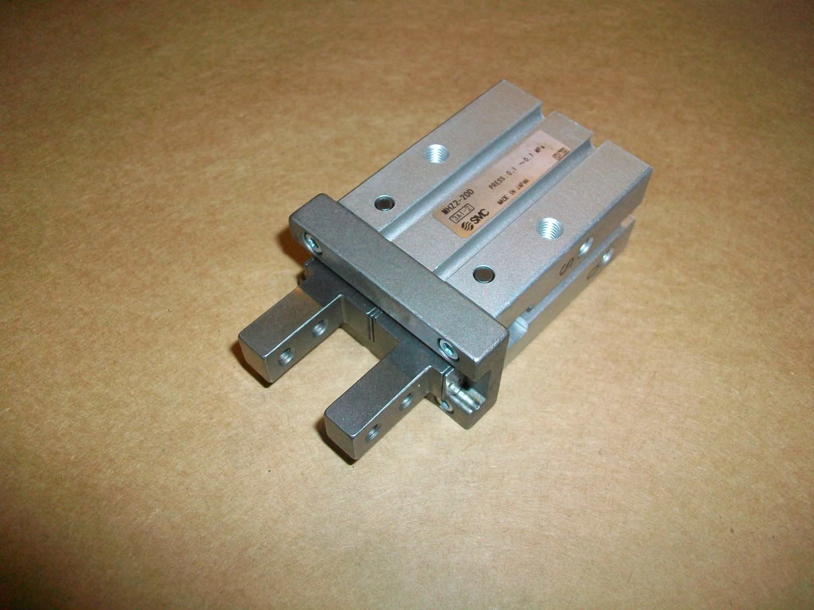 SMC MHZ2-20D 20mm Pneumatic Parallel Gripper NEW