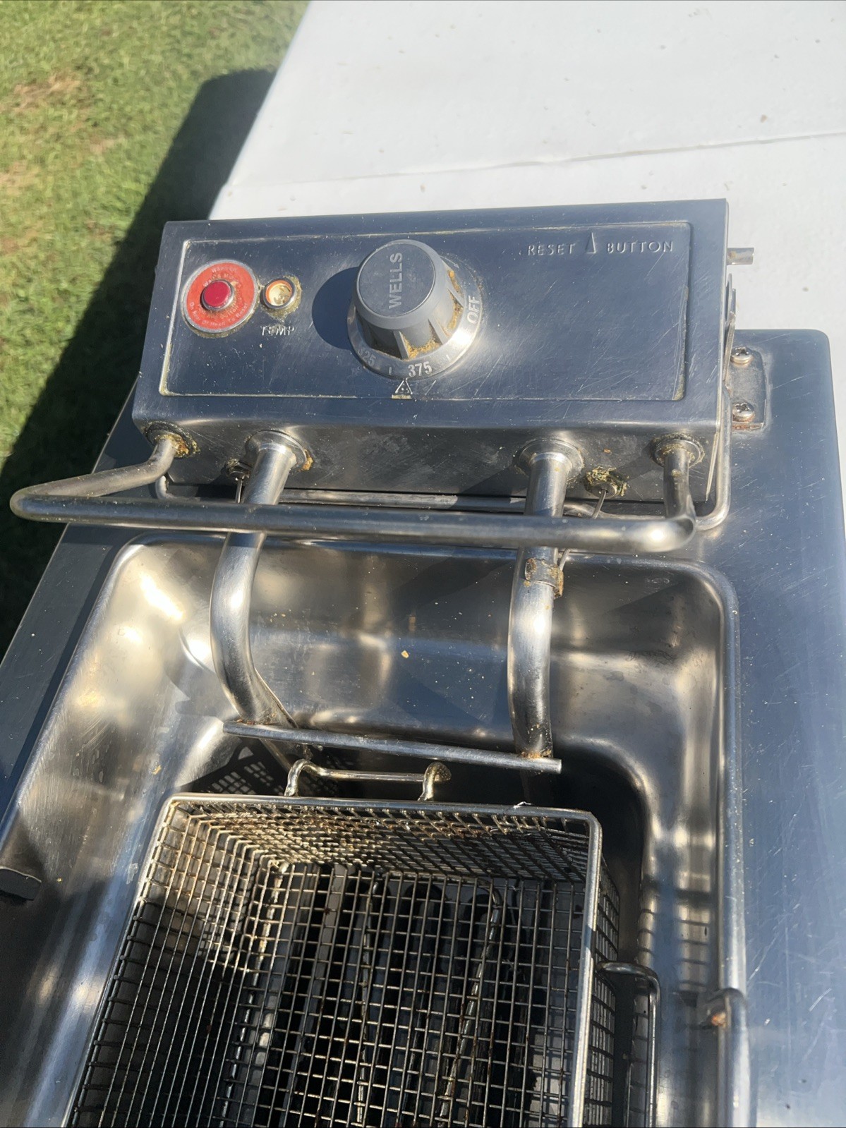 Wells F-49 Countertop 15lb Low Wattage Single Basket Electric Fryer #03