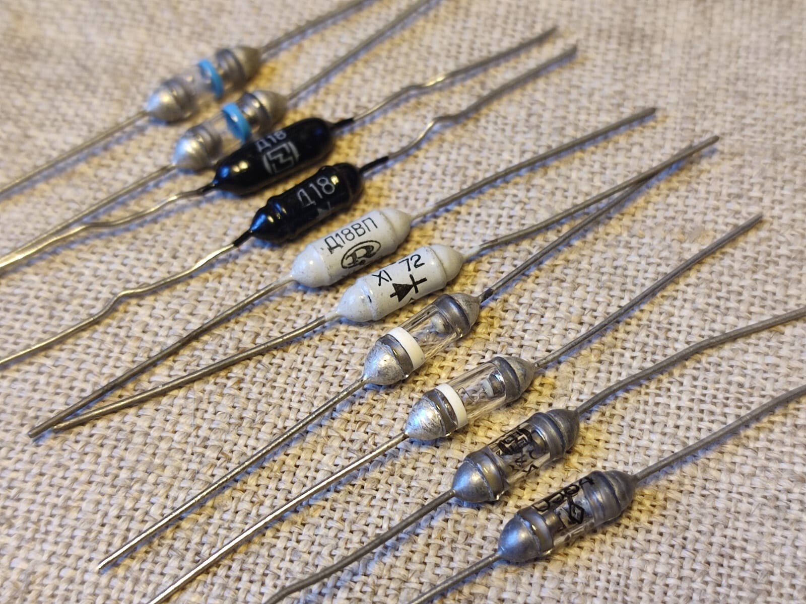 10 pcs. D18 Crystal radio Germanium Diodes, Large Glass Vintage , 5 varieties