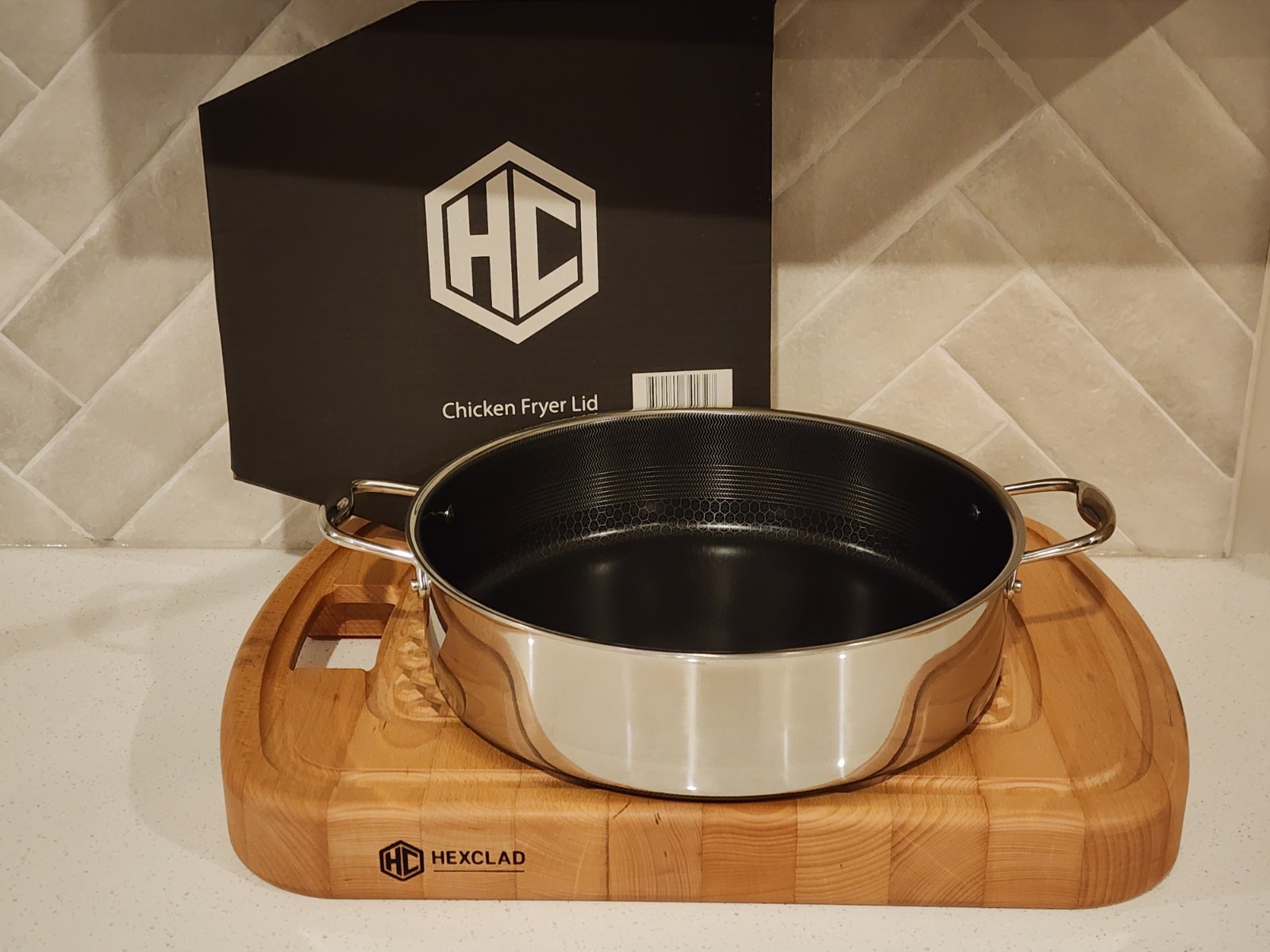 HexClad Hybrid 7-Quart Sauté Pan / Chicken Fryer w/Tempered Glass Lid BRAND NEW!
