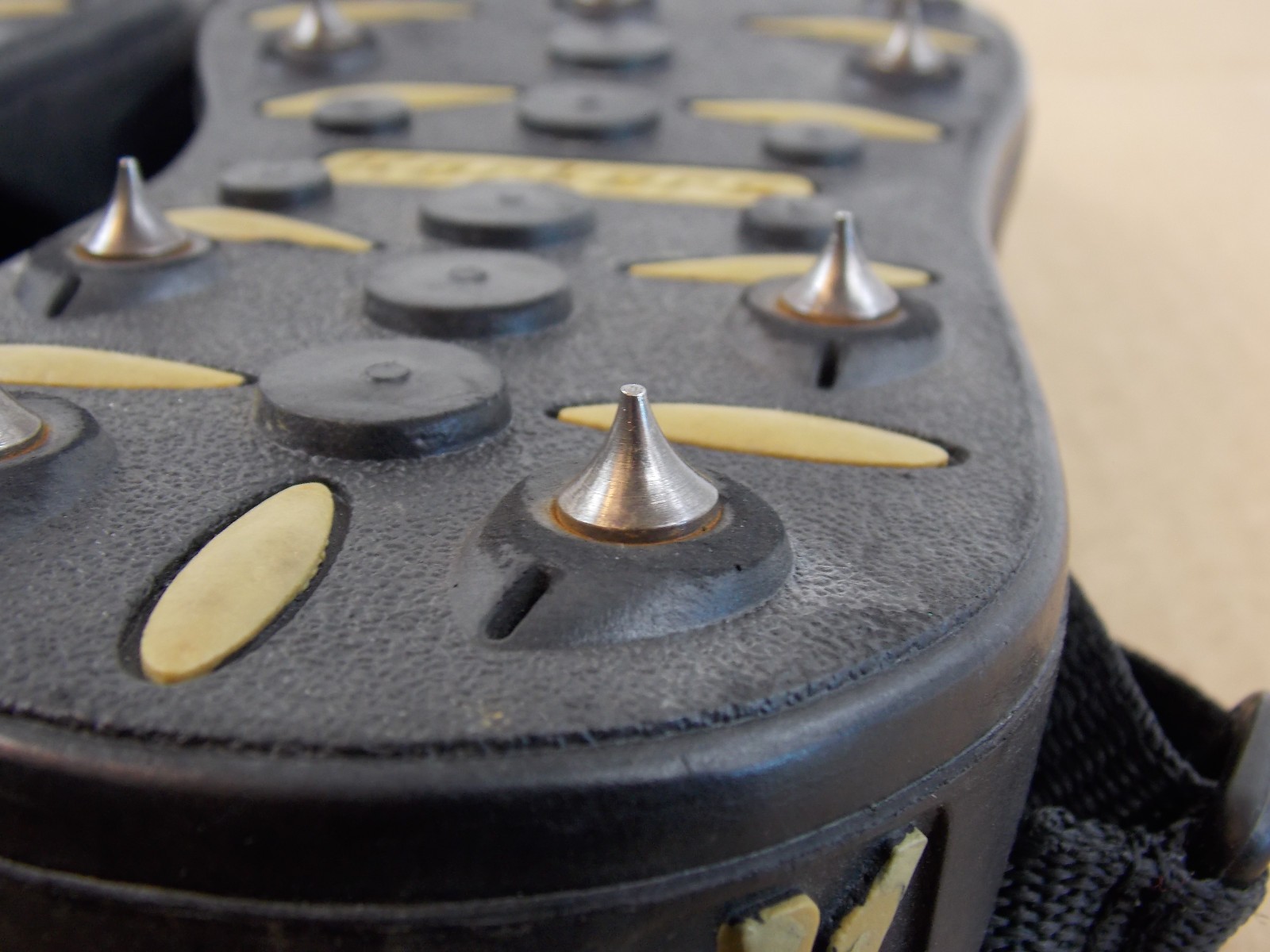 Korkers Rocktrax Plus Medium cleated overshoes fishing etc