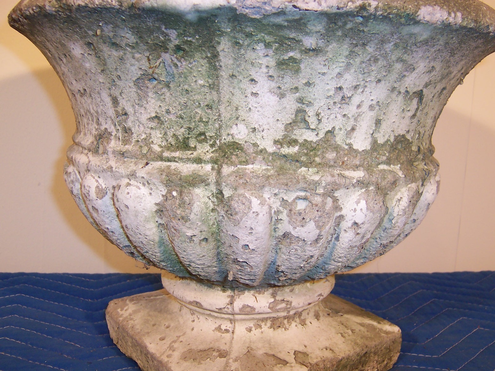 Nice Antique Weathered Concrete Garden Flowerpot Planter Urn Old White Paint