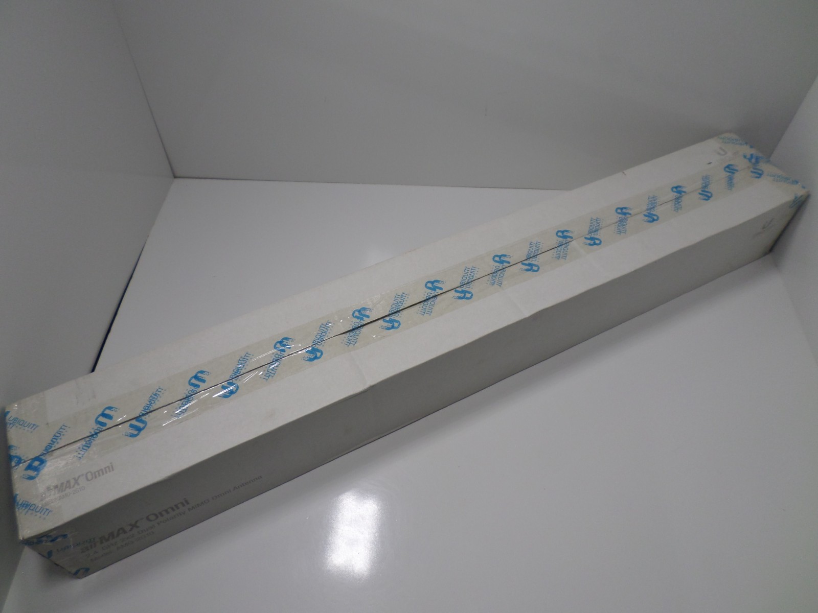 Ubiquiti airMAX Omni AMO-2G10 2.4 GHz, 10 dBi carrier-class 2x2 dual-polarity