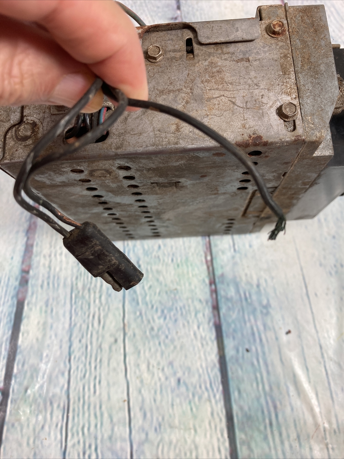 Vtg FORD Philco Car Radio AM Push Button D2TA-18806 Untested for Parts Repairs