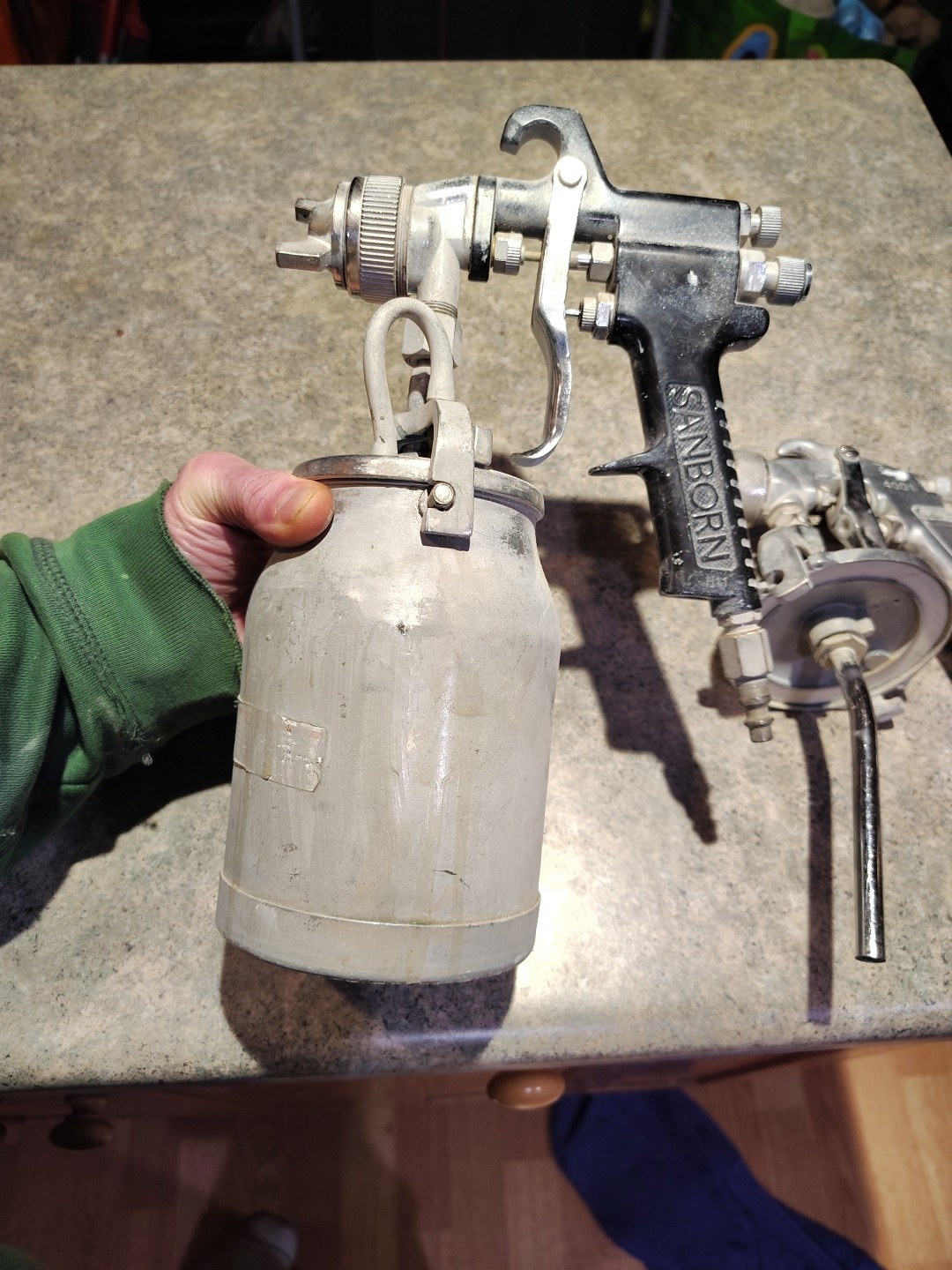 4001 PAINT SPRAYERS - QUANTITY 2 W/ 1 QUART POT