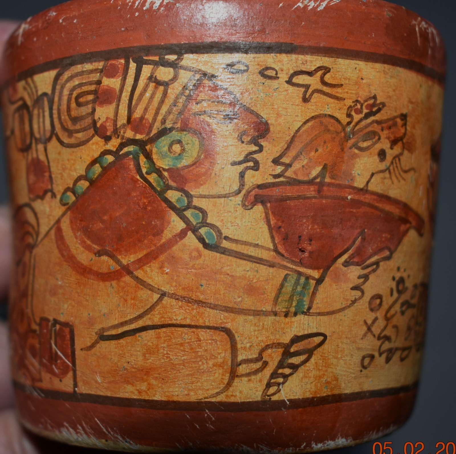 BEAUTIFUL MAYAN STYLE RITUAL VASE, 3-4"
