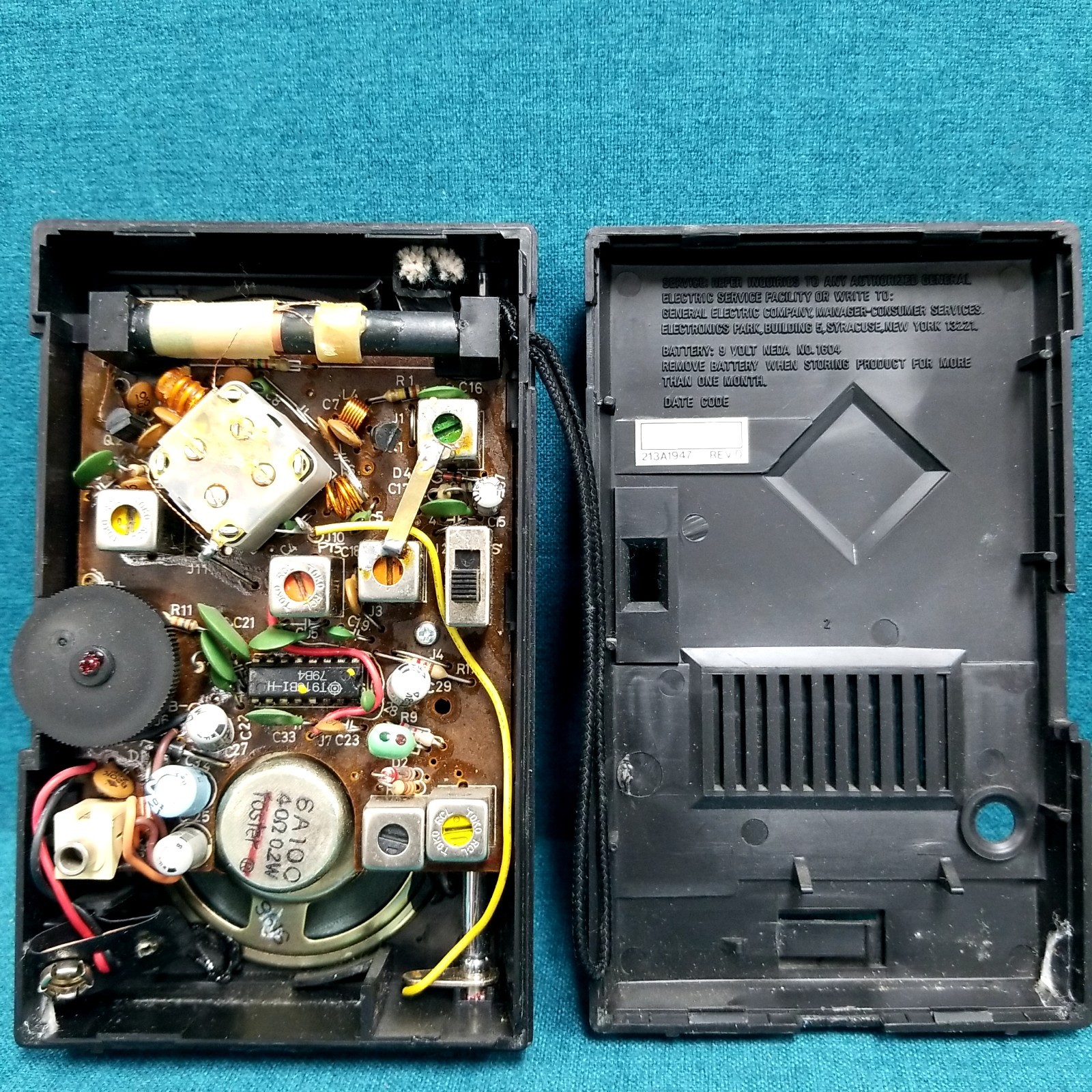 VTG General Electric AM/FM Portable Radio 7-2500A Works w/ Loose Battery Connect