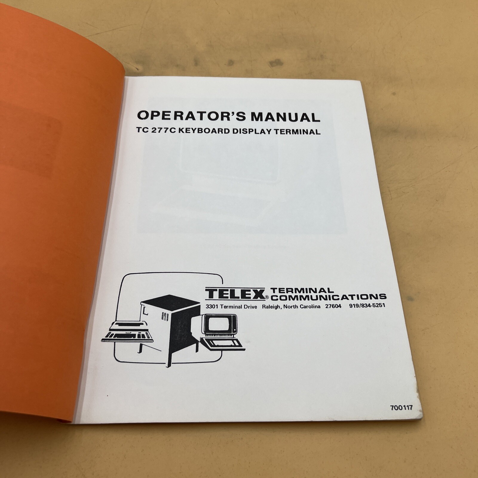 Telex Terminal Communications TC 277C Keyboard Display Terminal Operators Manual