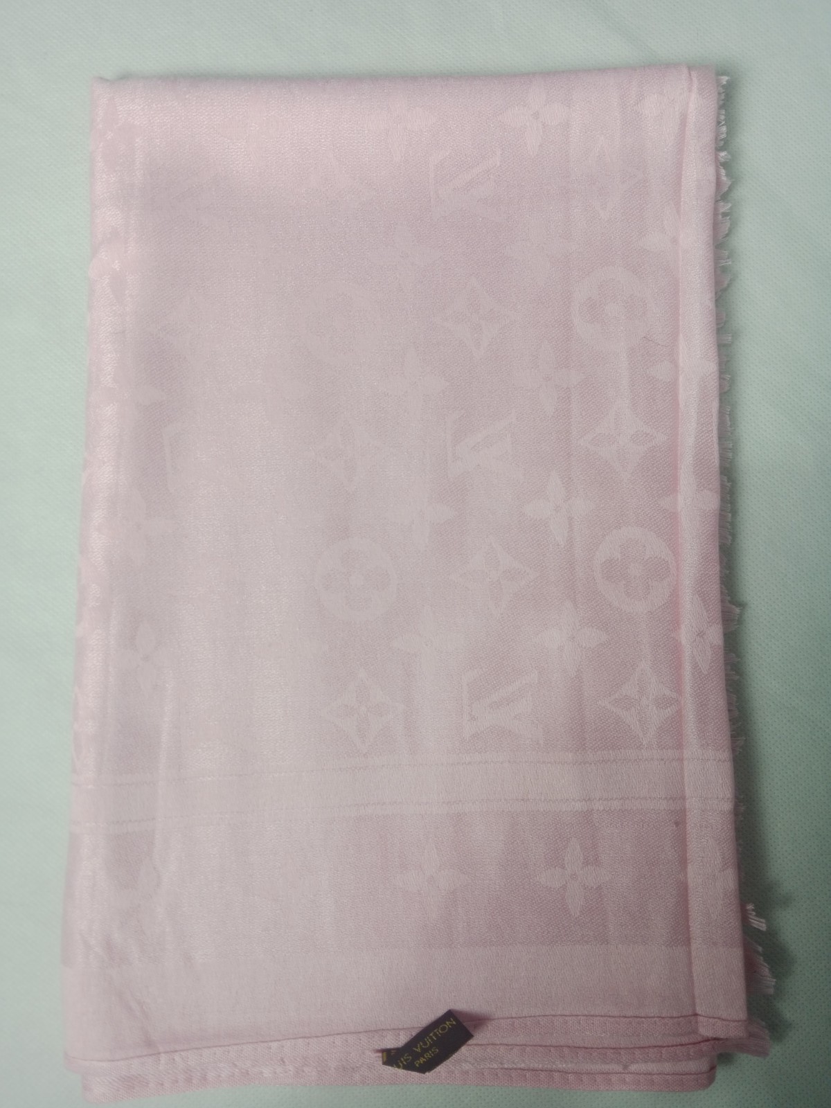 Authentic Louis Vuitton Wrap Stole Shawl 65% Cashmere 35% Silk Light Pink Used
