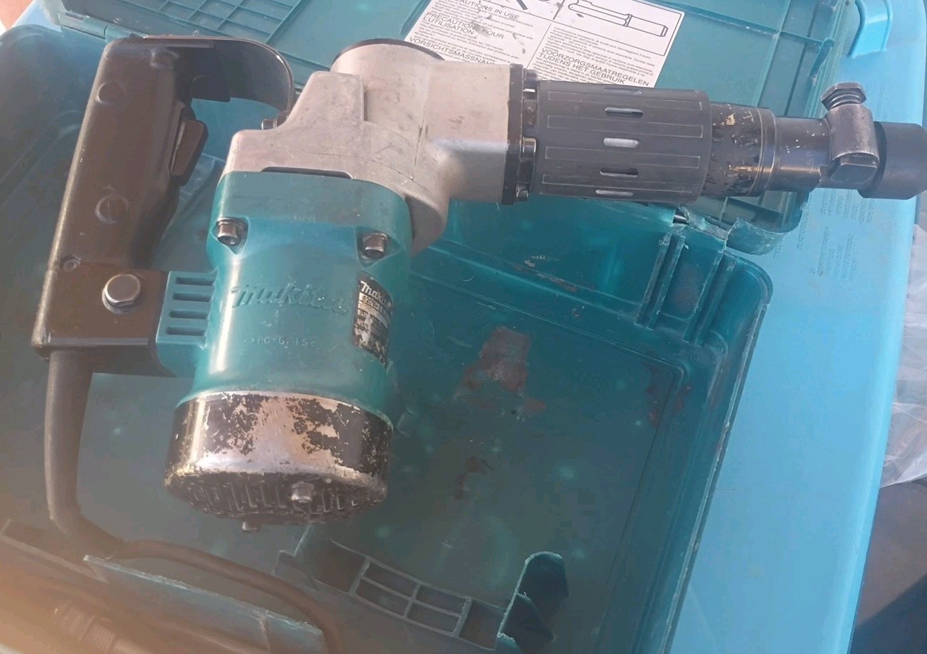 Makita HM0810B Demolition Hammer Used with Case, Free Shipping