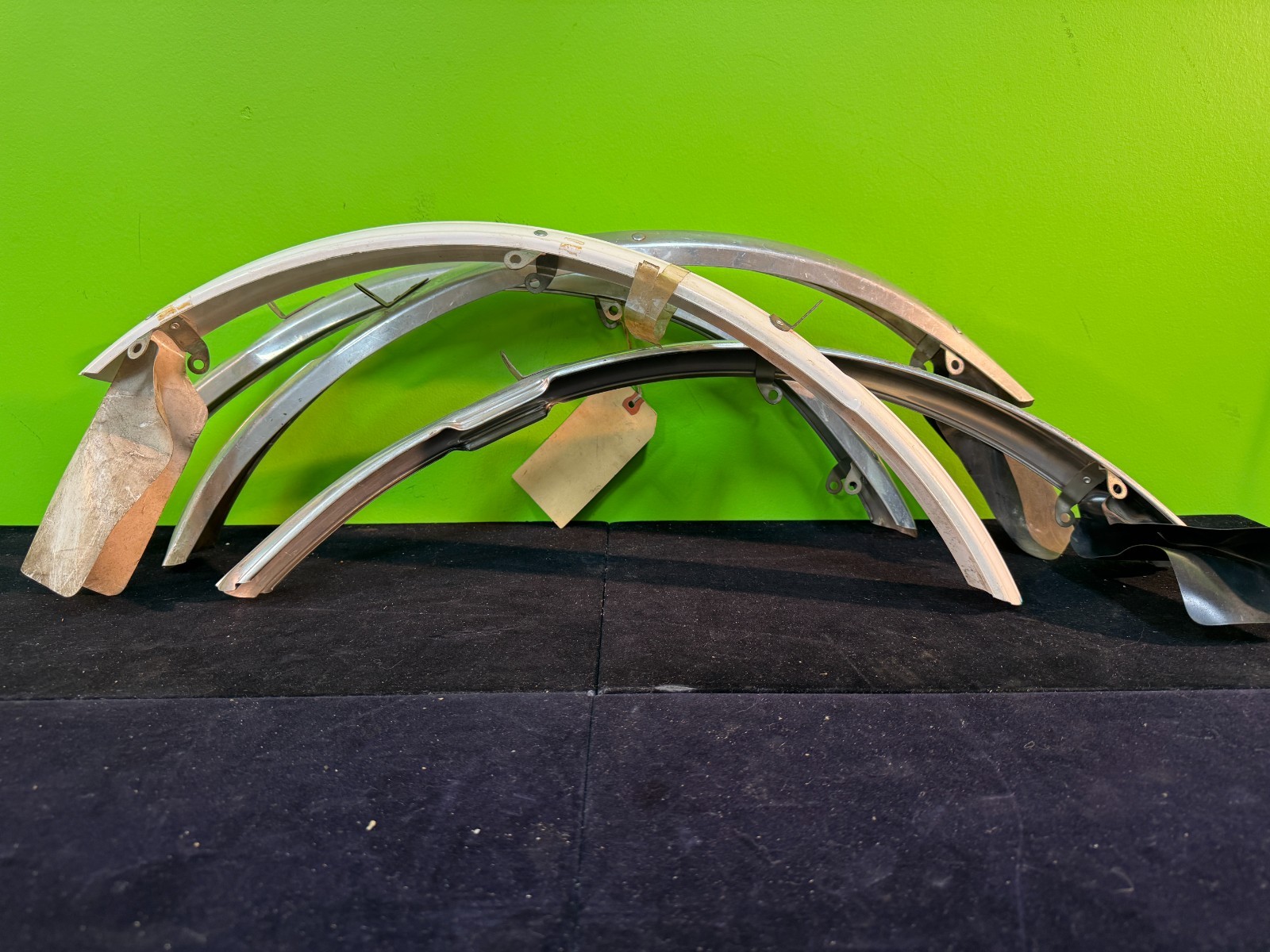 4 NOS Front mud guards  Vintage 26 x 1 3/8 BLUEMELS Aluminum and plastic 1 LOT