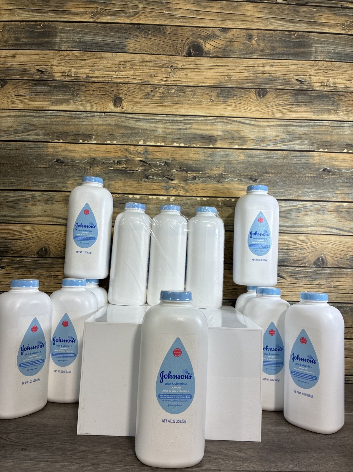 12 COUNT Johnson's Baby Powder Aloe / Vitamin Skin W/ Talc~ (623g) / 22 oz.