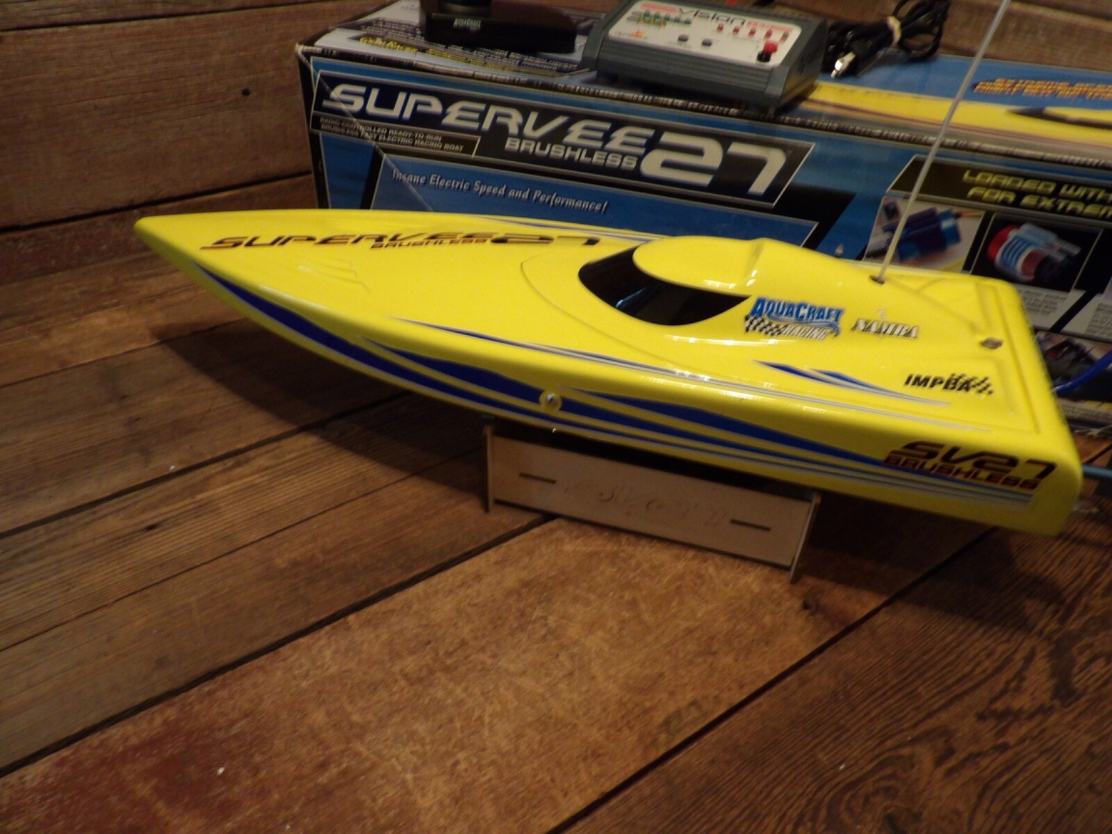 AQUACRAFT SUPERVEE 27 INSANE ELECTRIC BRUSHLESS SPEED BOAT IN BOX W/Charger