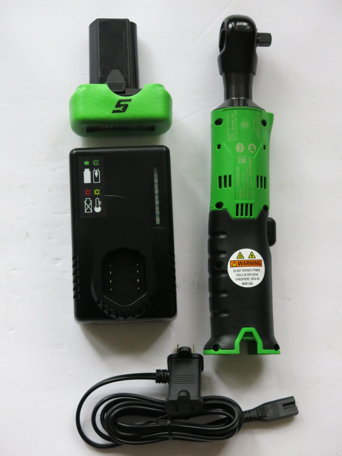 Snap-On CTR761 Green 3/8" 14.4v Cordless Ratchet Battery & Charger Set