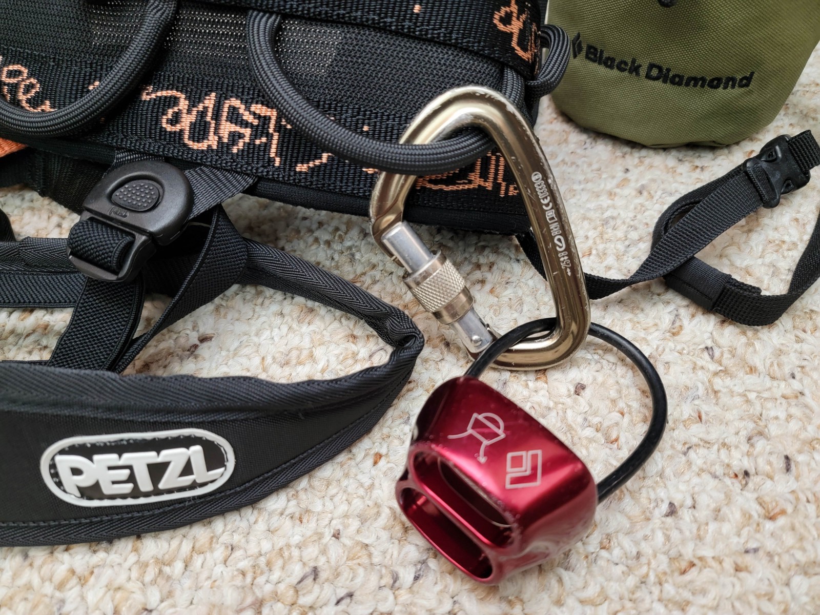 PETZL (France) Crolles Size Small Climbing Harness BD Belay Carabiner Chalk Bag.