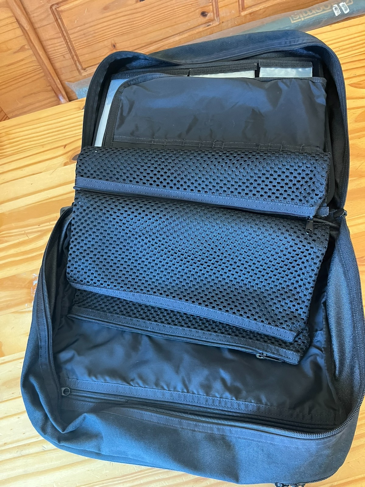 JW Outfitters fly tying travel bag, Green and Black