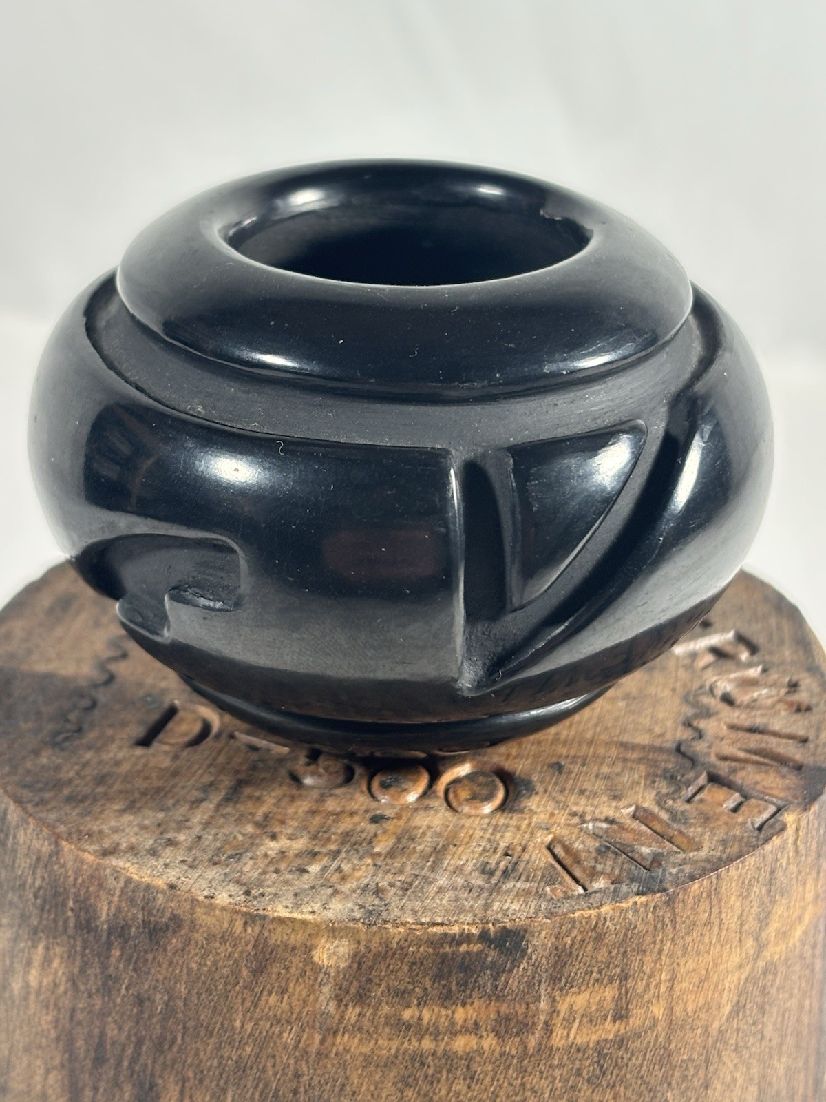 Linda Tafoya-Oyenque Santa Clara Pueblo Carved Blackware Pottery Bowl- Excellent