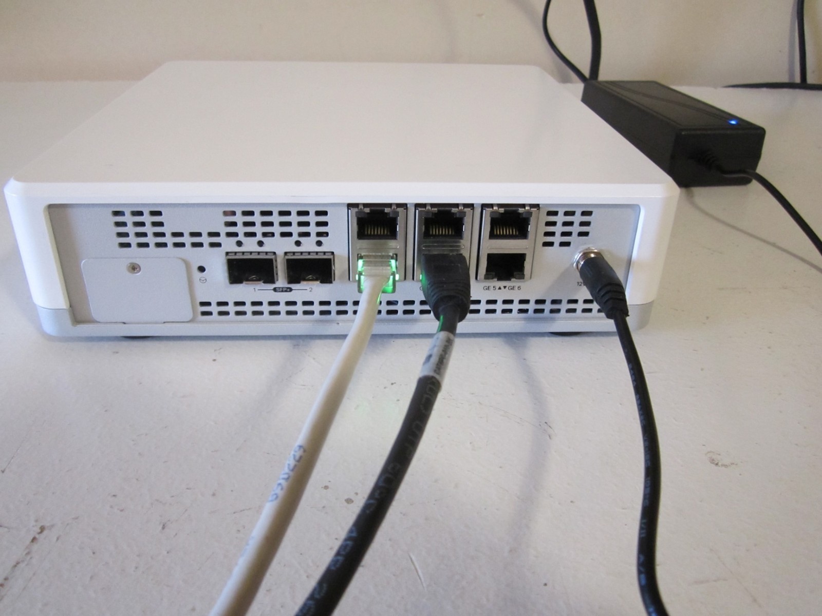 PfSense - 6x1Gb, 2x 10Gb SFP+, Quad C3558, 8GB RAM, 120GB SSD (VMWare Edge 620)