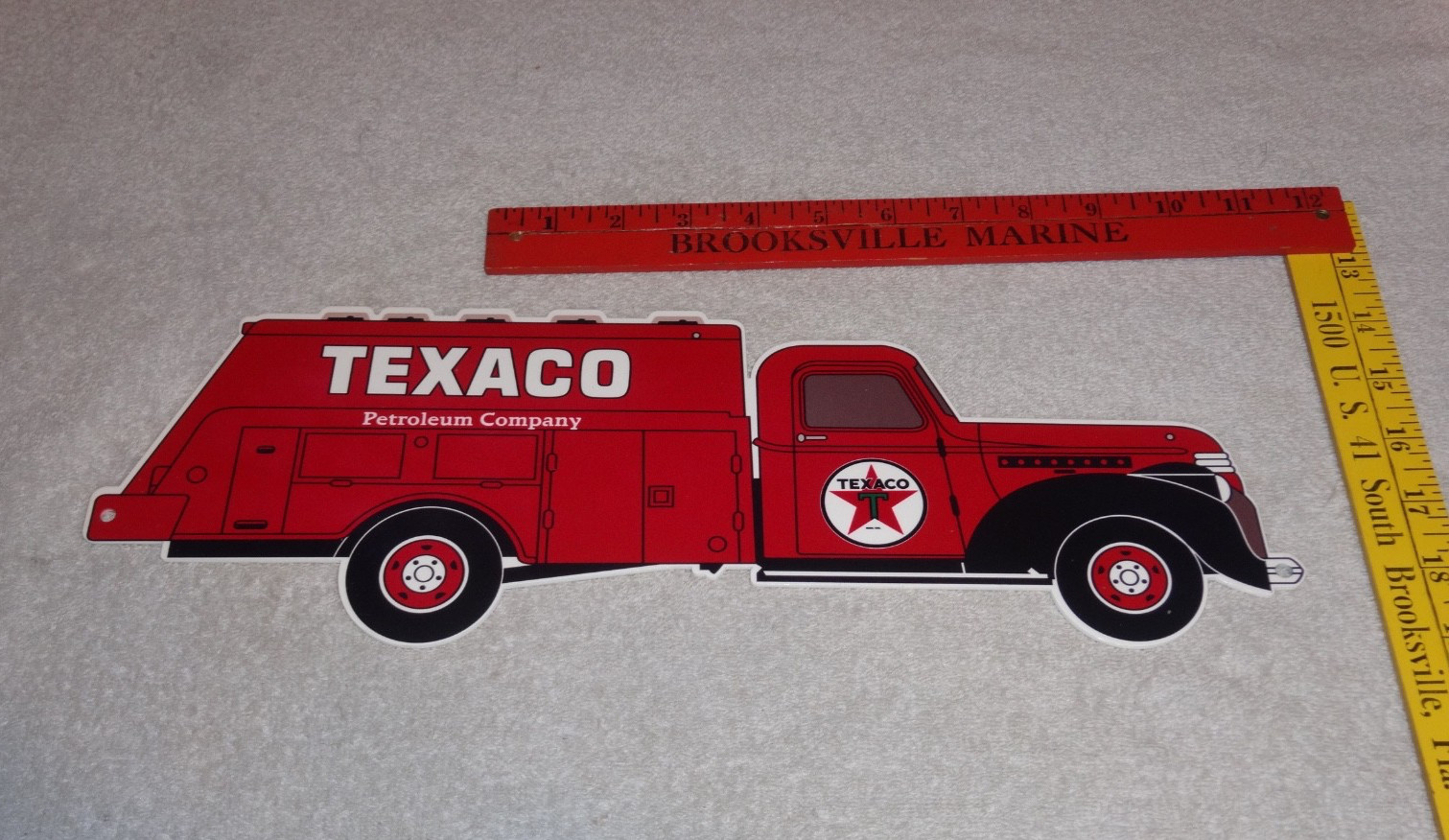 VINTAGE TEXACO PETROLEUM CO. TRUCK 16" METAL SERVICE STATION GASOLINE & OIL SIGN