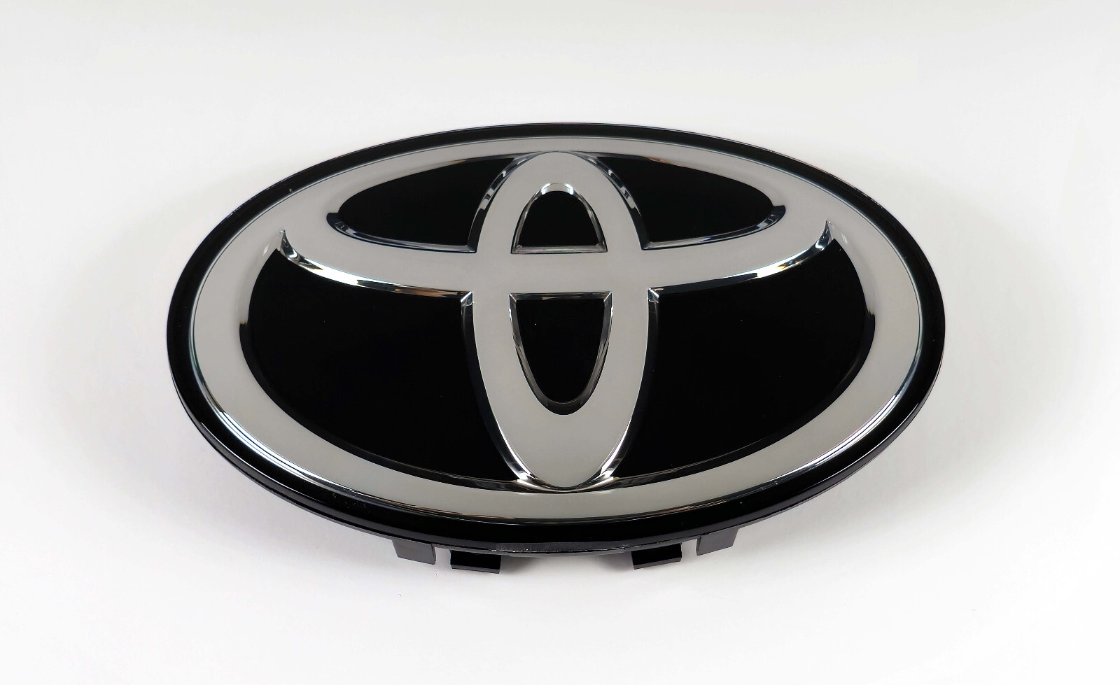 Toyota Tacoma 2018-2019 Front Grill Radar Emblem 53141-71010: Fits Tundra 18-19