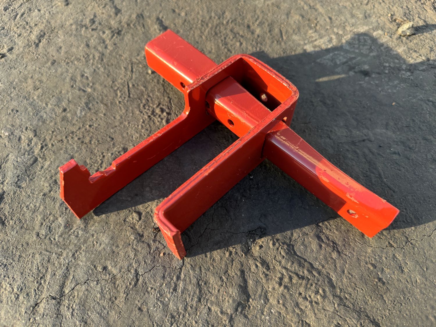 Sandbaggy One-Piece Waler Clamp - Compatible w/ Symons Forms - Concrete Brackets