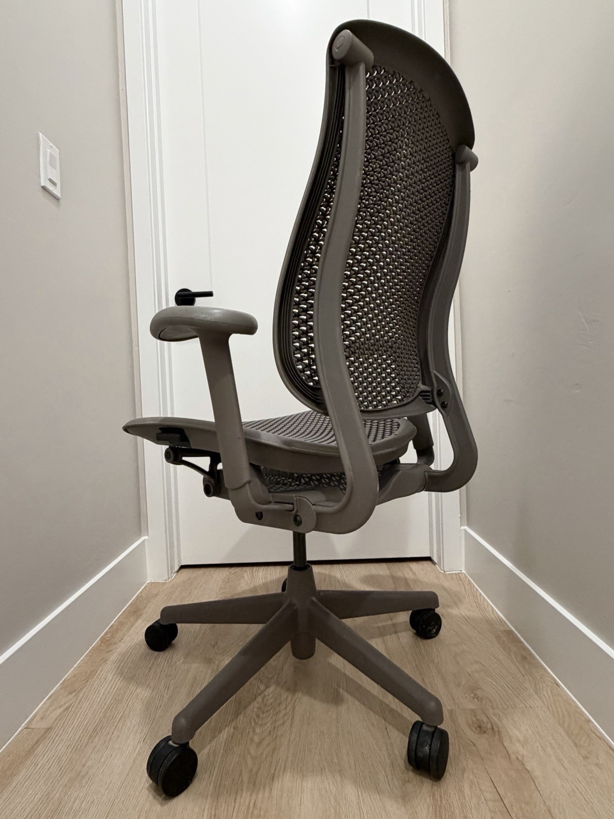 Herman Miller Celle Ergonomic Office Chair Gray Fully loaded Authentic 9.5/10