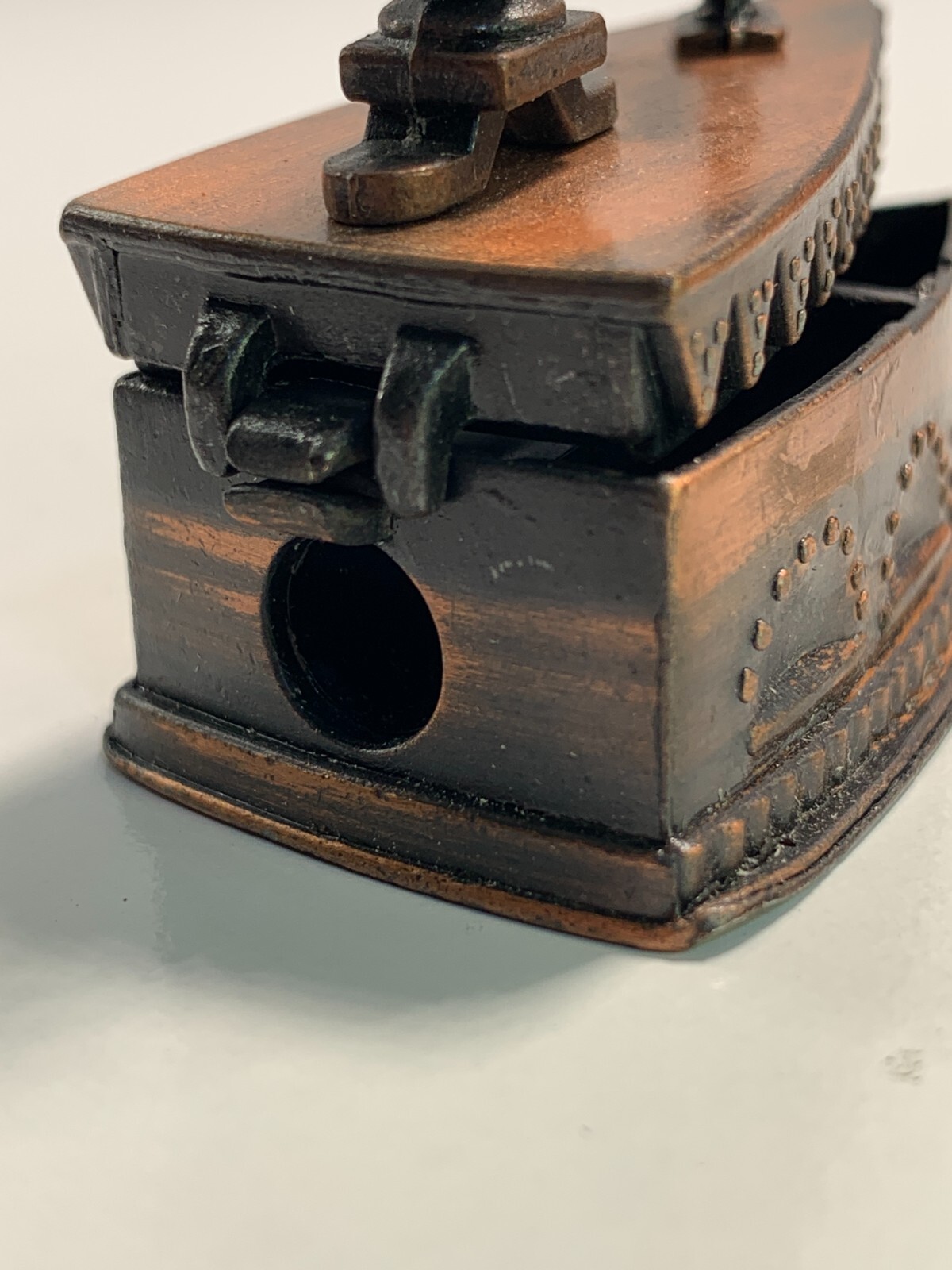 Vintage Die-Cast Pencil Sharpener Antique Style Clothes Iron PSD1