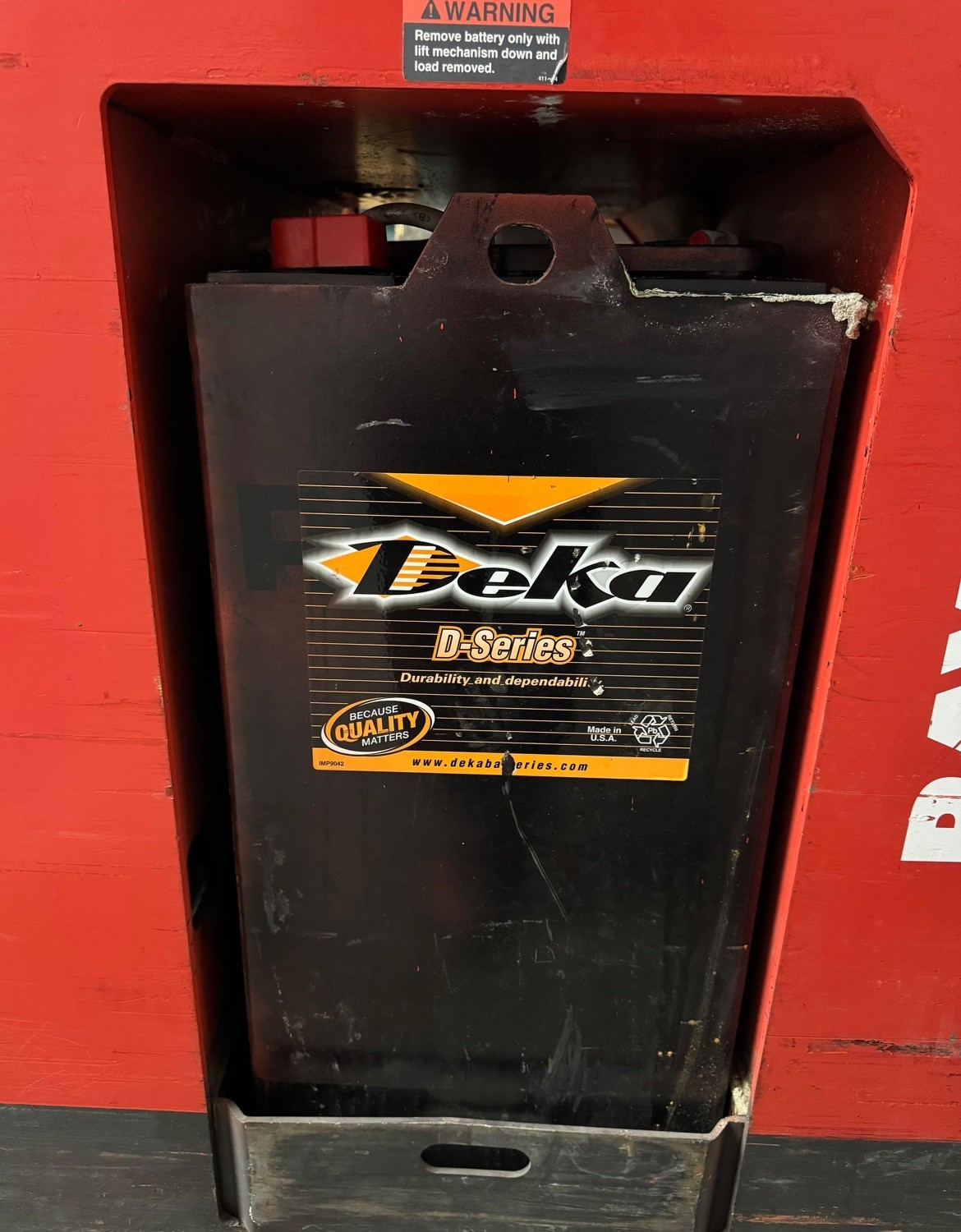 Raymond DSS 300 Stand Up Forklift Electric Reach Truck Warehouse Lift W/Charger