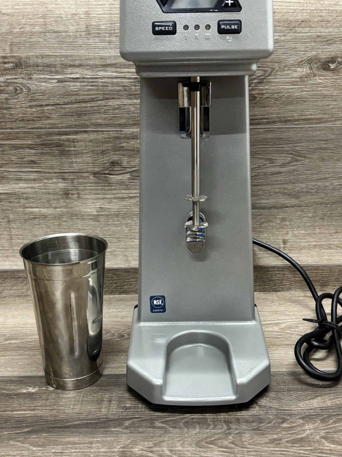 Waring Commercial Heavy-Duty Single-Spindle 1 HP Drink Mixer w Timer WDM120TX