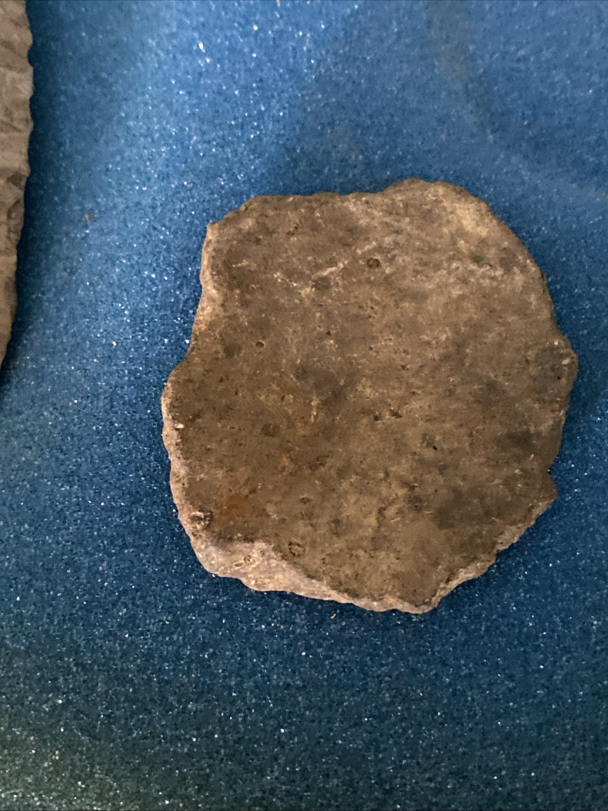 5-1/2” INDIAN ARTIFACT LERMA style BLADE FROM Mid Tn. Display Case & Pottery